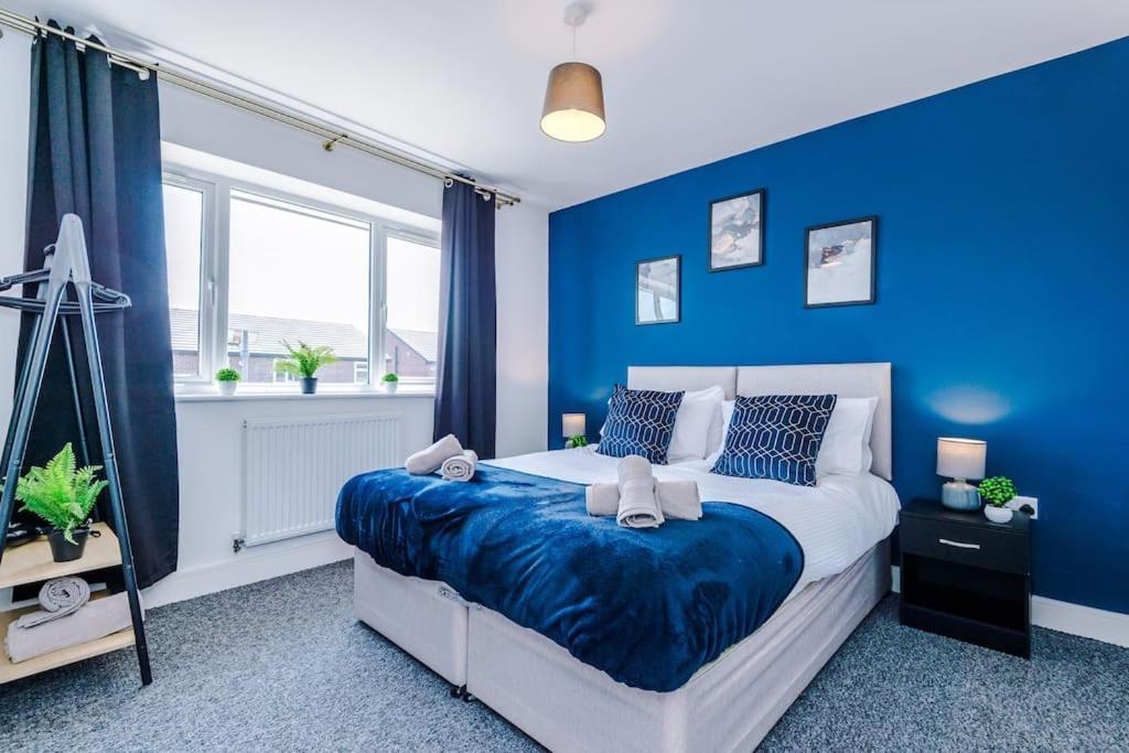 Stylish Four Bedroom House In St Helens By Eason Stays, For Contractors Digs And Weekend Stays, With Free Parking Bagian luar foto